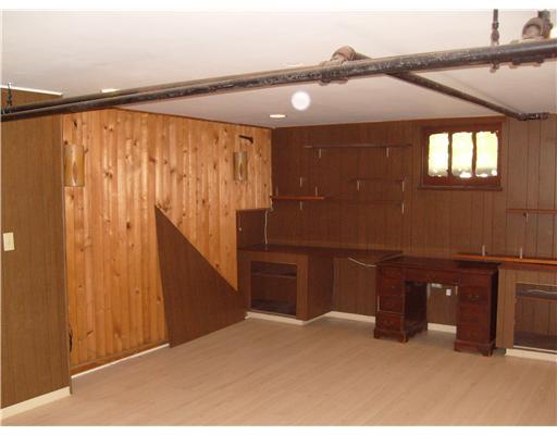 415 Olympia Road Pittsburgh, PA 15211 - Photo 8 of 16 Family Room. LOWER LEVEL WITH FULL BATHROOM