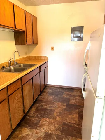 $685 | 602 East Warren Street, Unit 15, Luverne, MN 56156