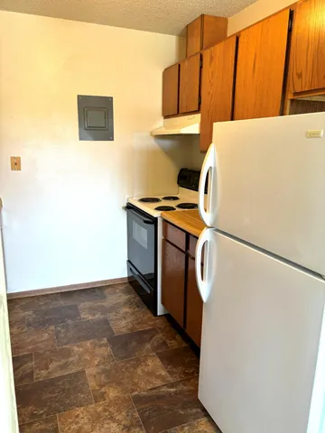 $685 | 602 East Warren Street, Unit 15, Luverne, MN 56156