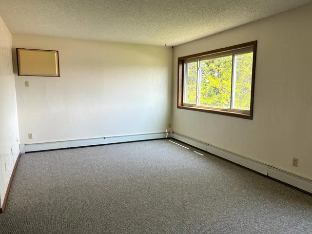 $685 | 602 East Warren Street, Unit 15, Luverne, MN 56156