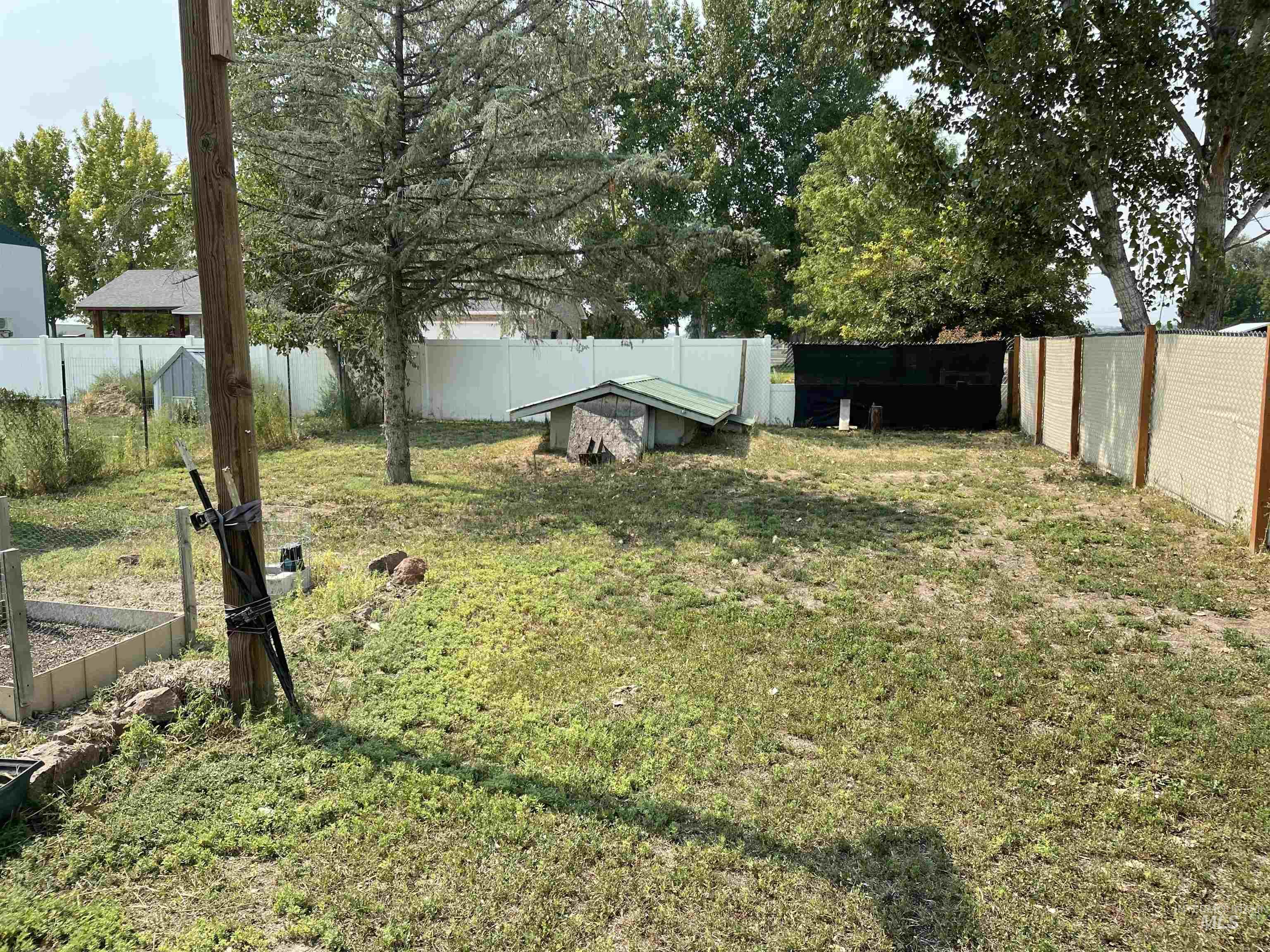 749 Ritter Avenue Vale, OR 97918 - Photo 4 of 28 View of fenced backyard