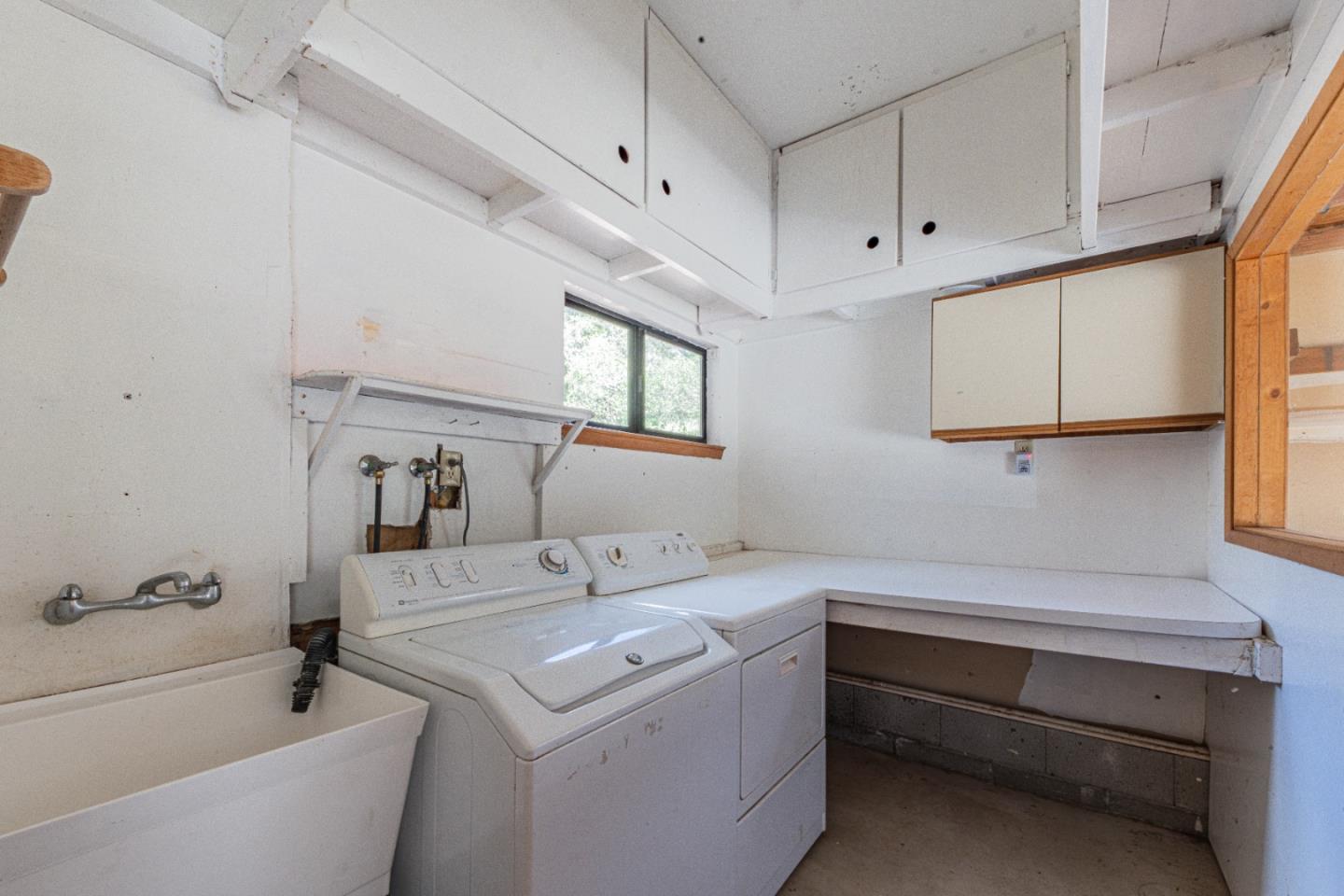 6959 Valle Pacifico Road Salinas, CA 93907 - Photo 44 of 45 a view of bathroom with dual sinks