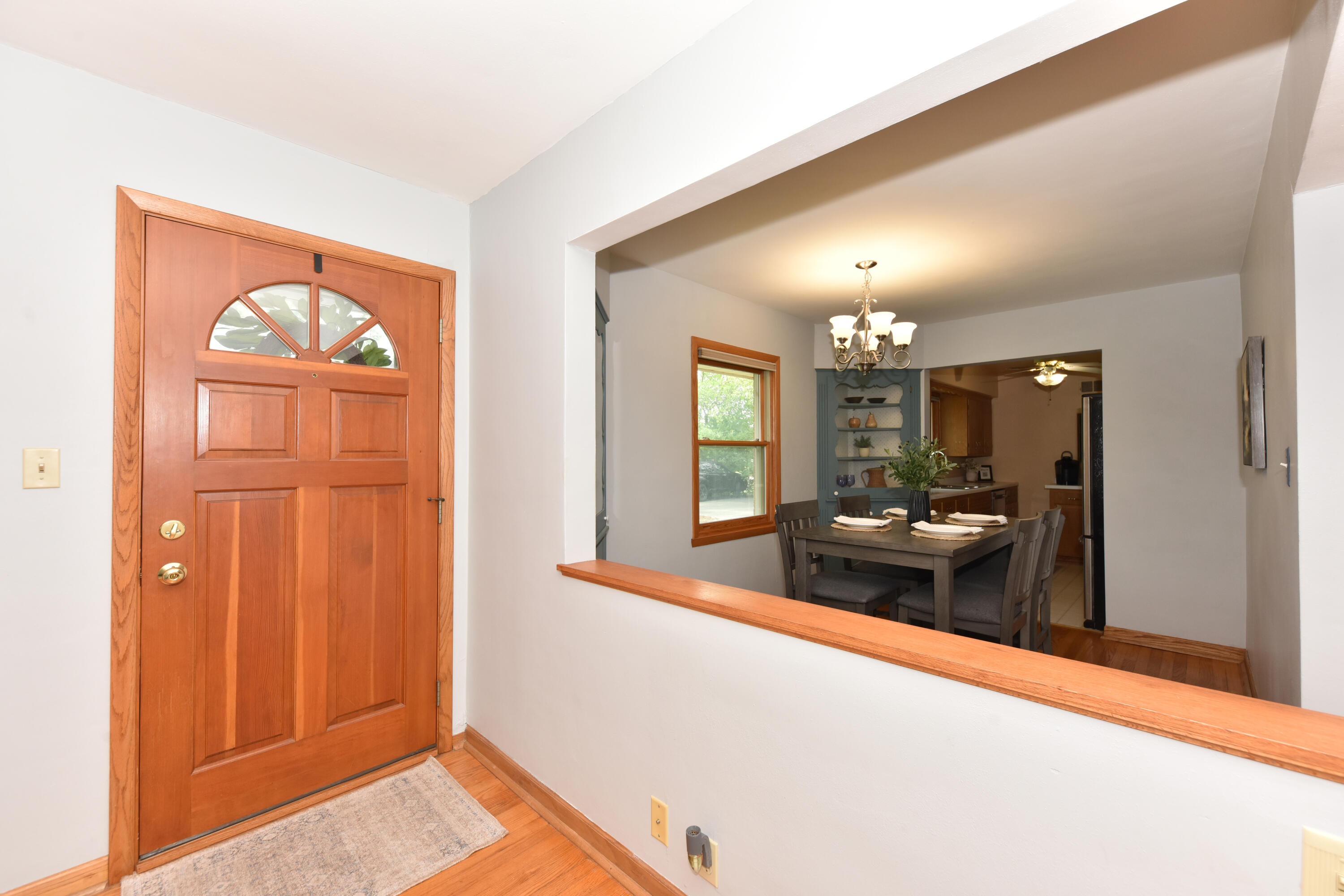 W156 N8028 Pilgrim Road Menomonee Falls, WI 53051 - Photo 7 of 30 Front entry