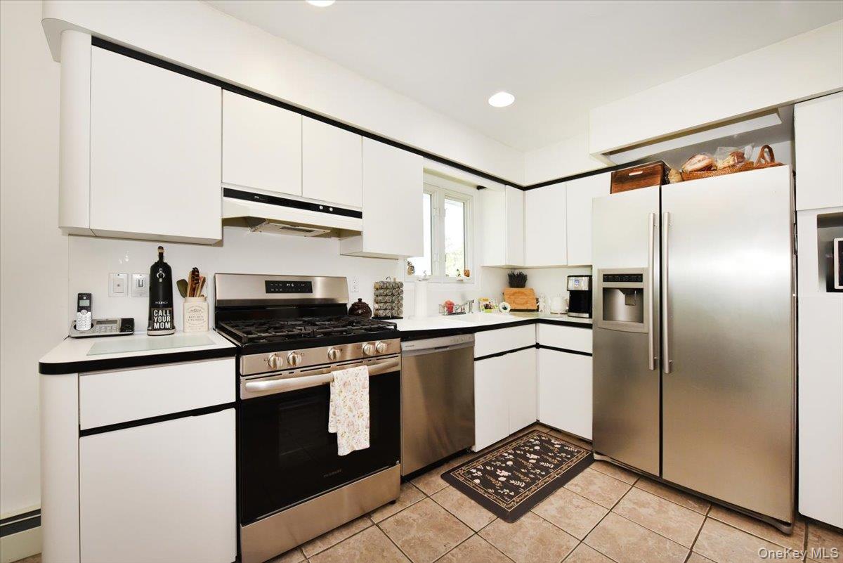 44 Peppermint Road Commack, NY 11725 - Photo 15 of 35