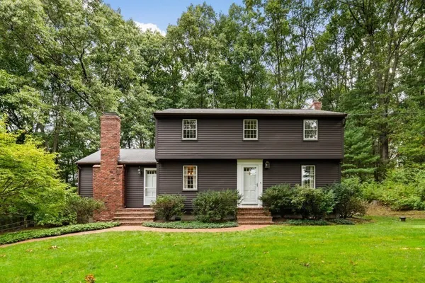$949,000 | 480 Essex Street, Lynnfield, MA 01940