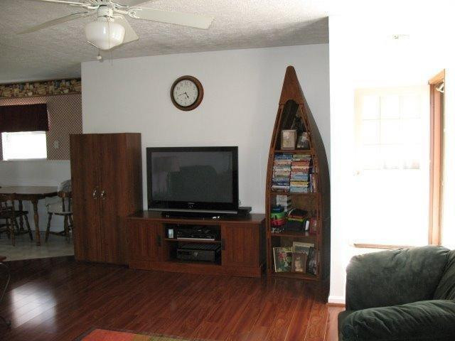 1938 Log Lick Road Winchester, KY 40391 - Photo 3 of 27 Living room
