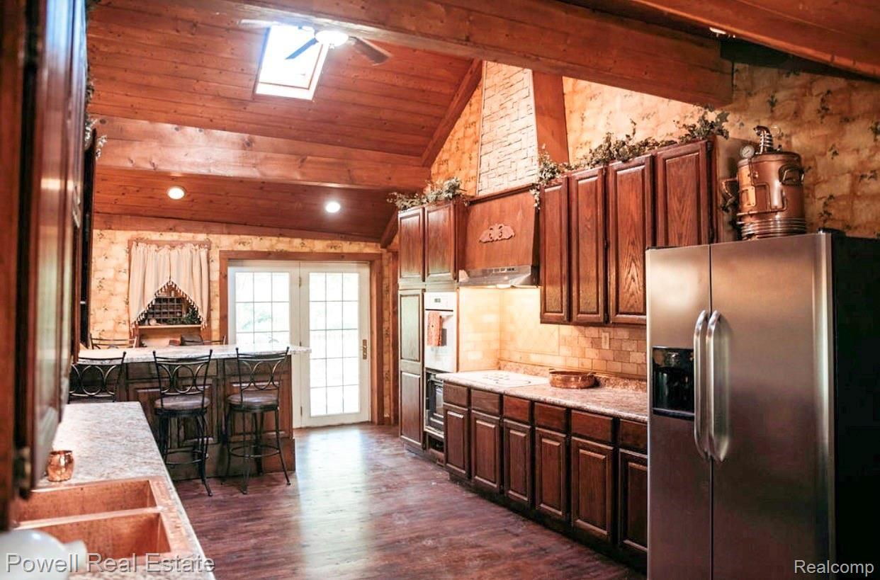 7419 South Vassar Road Vassar, MI 48768 - Photo 8 of 54 vassar kitchen 2.JPG