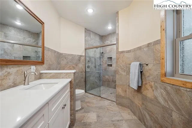 $999,999 | 225 Henry's Glen Drive, Morganton, NC 28655