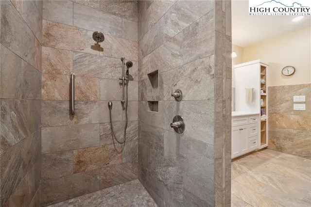 $999,999 | 225 Henry's Glen Drive, Morganton, NC 28655