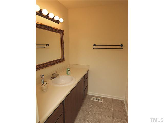 6143 Bushmills Street Raleigh, NC 27613 - Photo 7 of 11 Master Bath/Spa