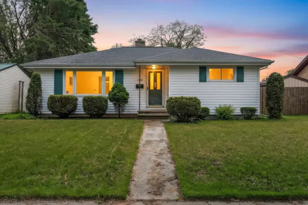 $175,000 | 1727 30th Street, Two Rivers, WI 54241