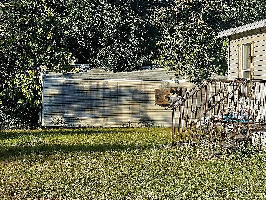 39730 East Cemetery Road Umatilla, FL 32784 - Photo 2 of 4 a view of a balcony with a yard