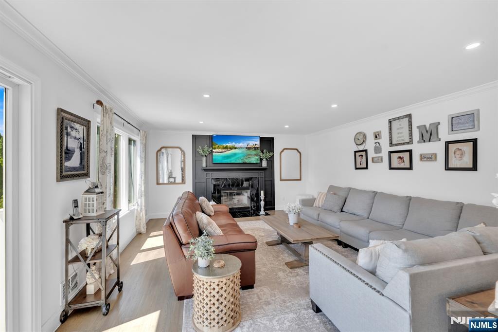 22 Fox Boro Road Wayne, NJ 07470 - Photo 14 of 50