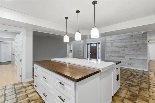 $564,900 | 1606 Lynn Road, Excelsior Springs, MO 64024