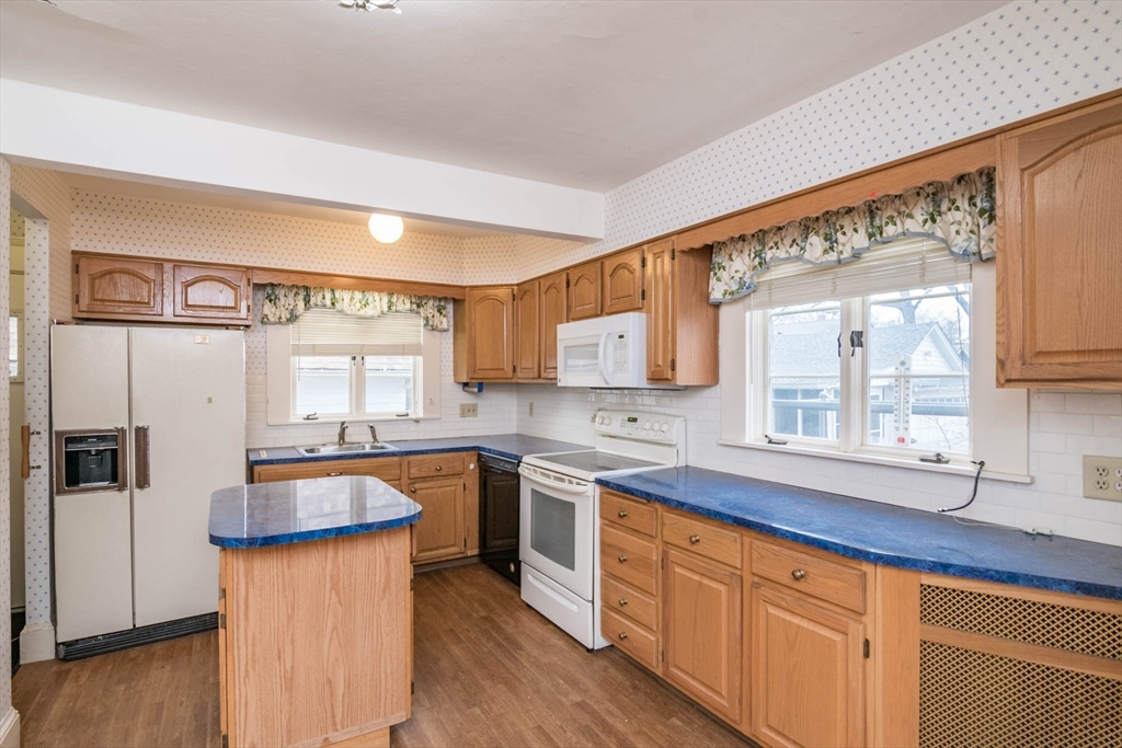 770 Dickinson Street Springfield, MA 01108 - Photo 4 of 37 Gallery Image 4