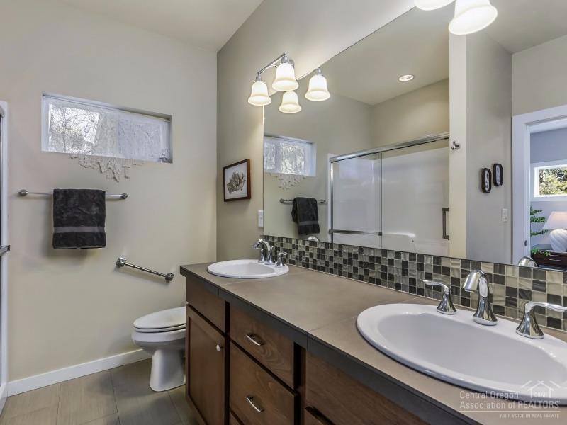 20324 Chase Road Bend, OR 97702 - Photo 10 of 20 Additional Photo