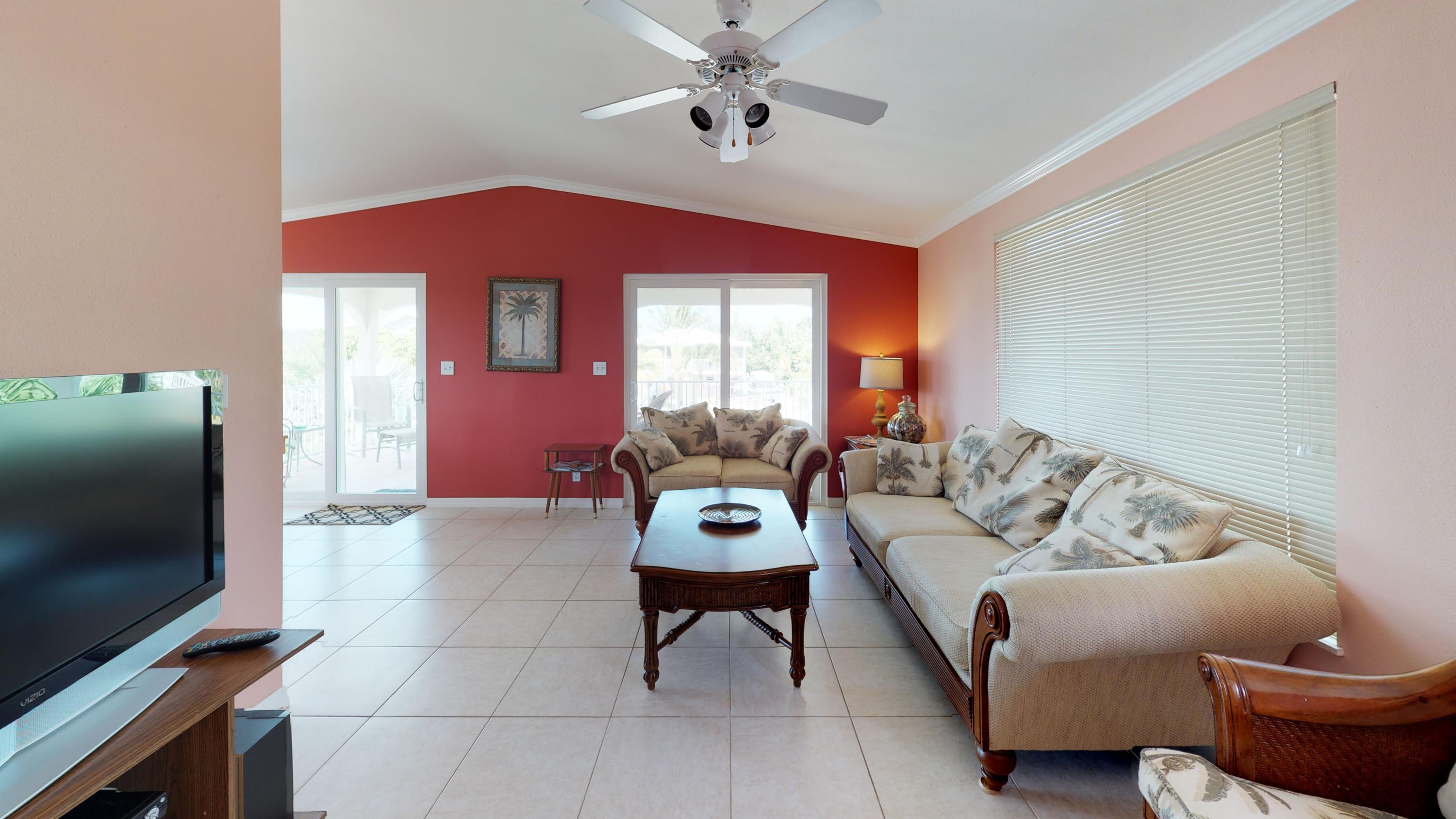 3853 Gillott Road Big Pine Key, FL 33043 - Photo 6 of 44 UcKXMYWifnf - Living(1)