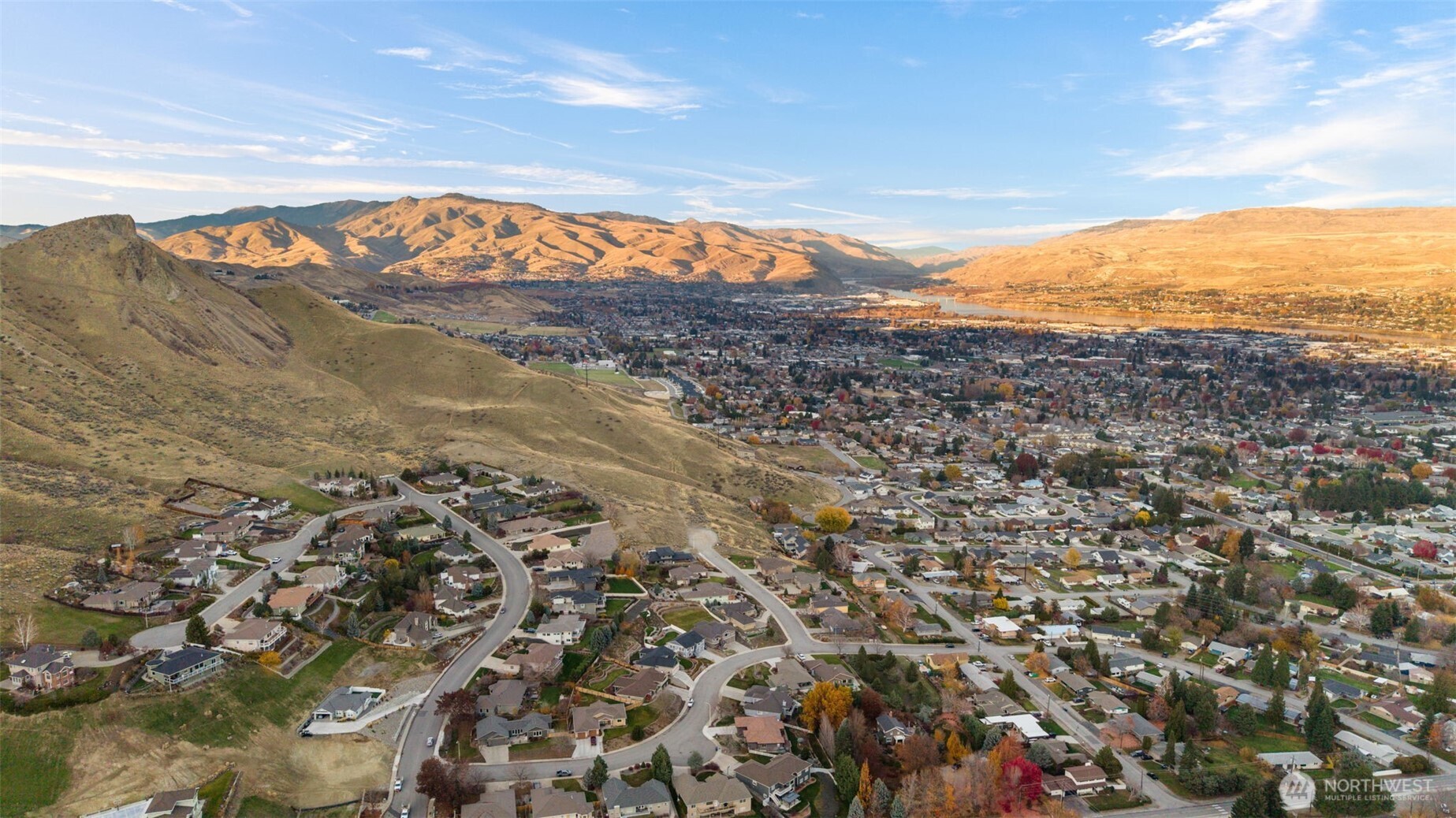 756 Castle Heights Drive Wenatchee, WA 98801 - Photo 11 of 22 view of city and mountain