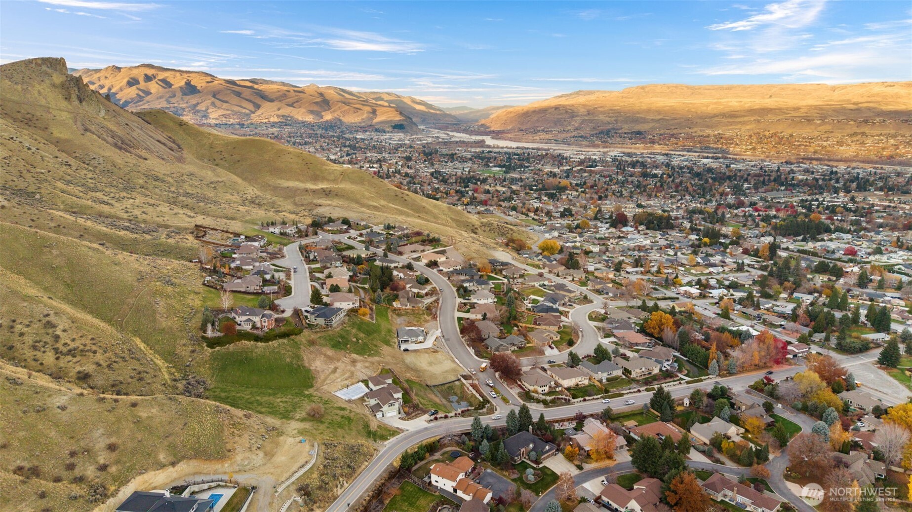 756 Castle Heights Drive Wenatchee, WA 98801 - Photo 17 of 22 view of city and mountain