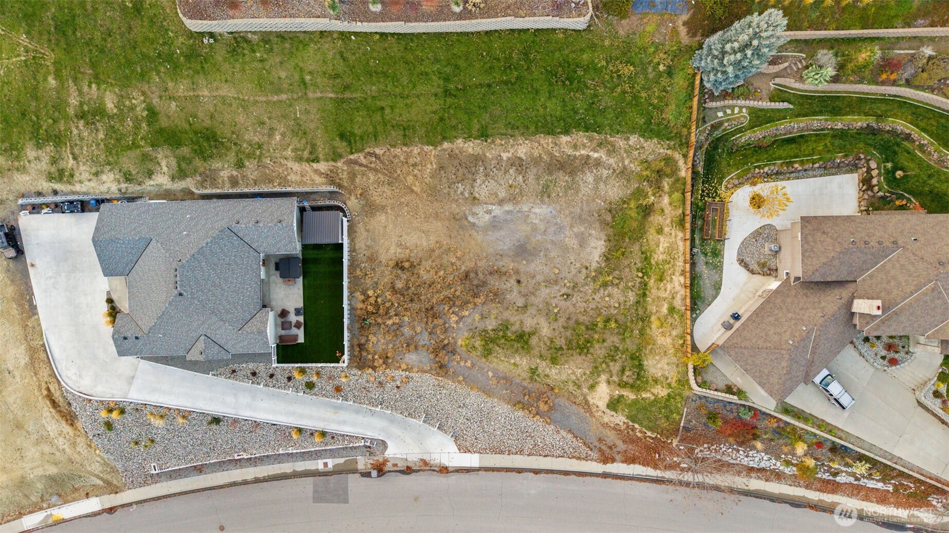 756 Castle Heights Drive Wenatchee, WA 98801 - Photo 4 of 22 view of rooftop