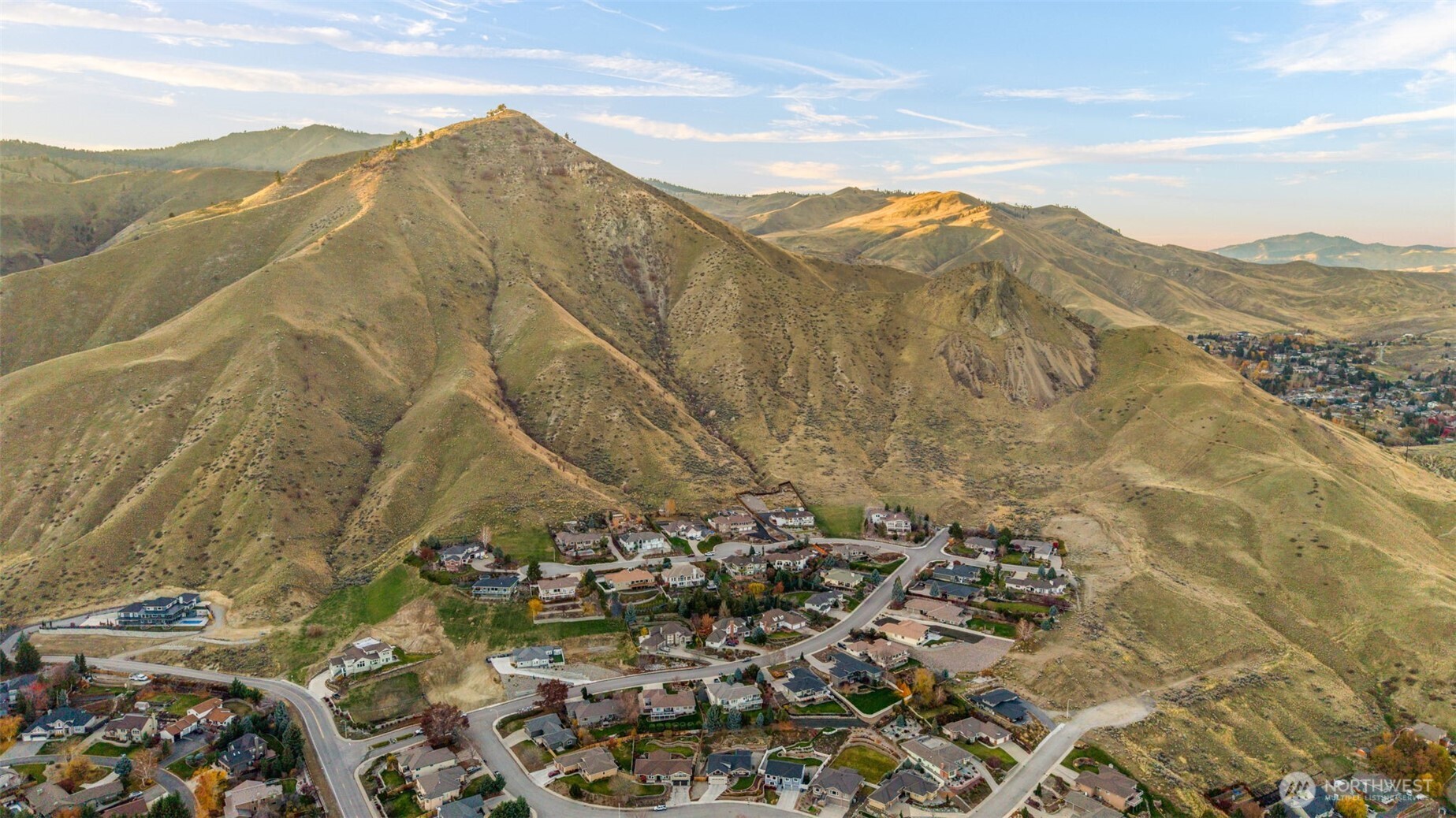 756 Castle Heights Drive Wenatchee, WA 98801 - Photo 9 of 22 view of a mountain