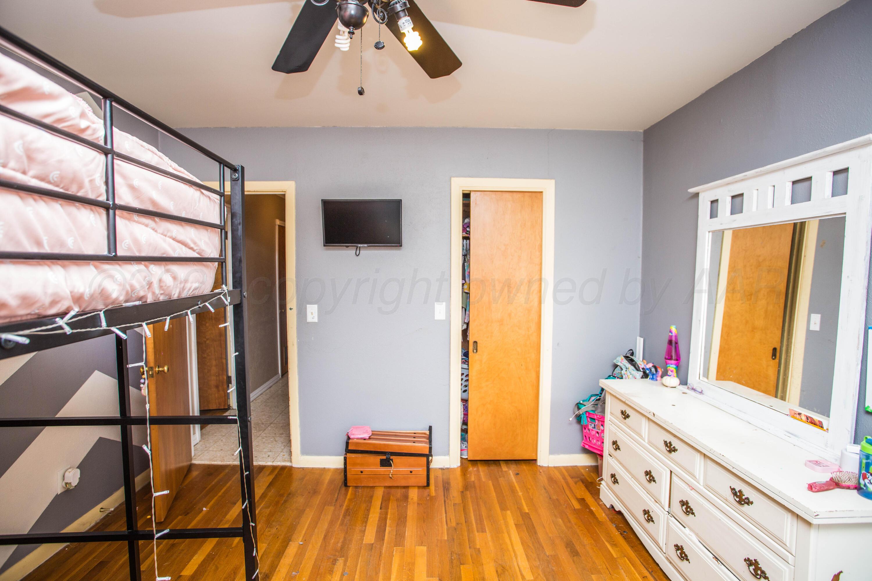 50 Fannin Drive Tulia, TX 79088 - Photo 33 of 40 a bed room with a bed and a window