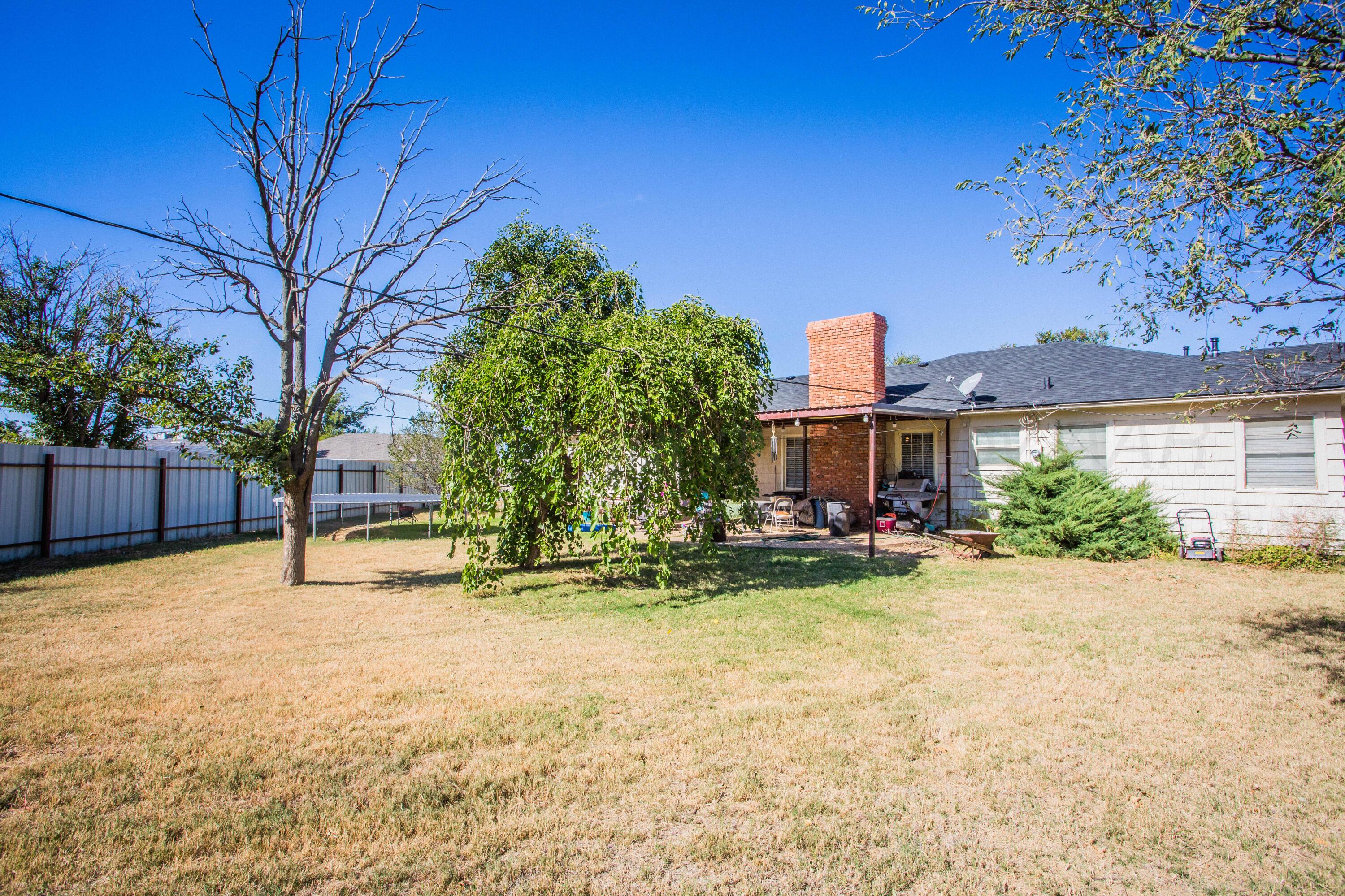 50 Fannin Drive Tulia, TX 79088 - Photo 5 of 40 a view of a house with a yard and sitting area