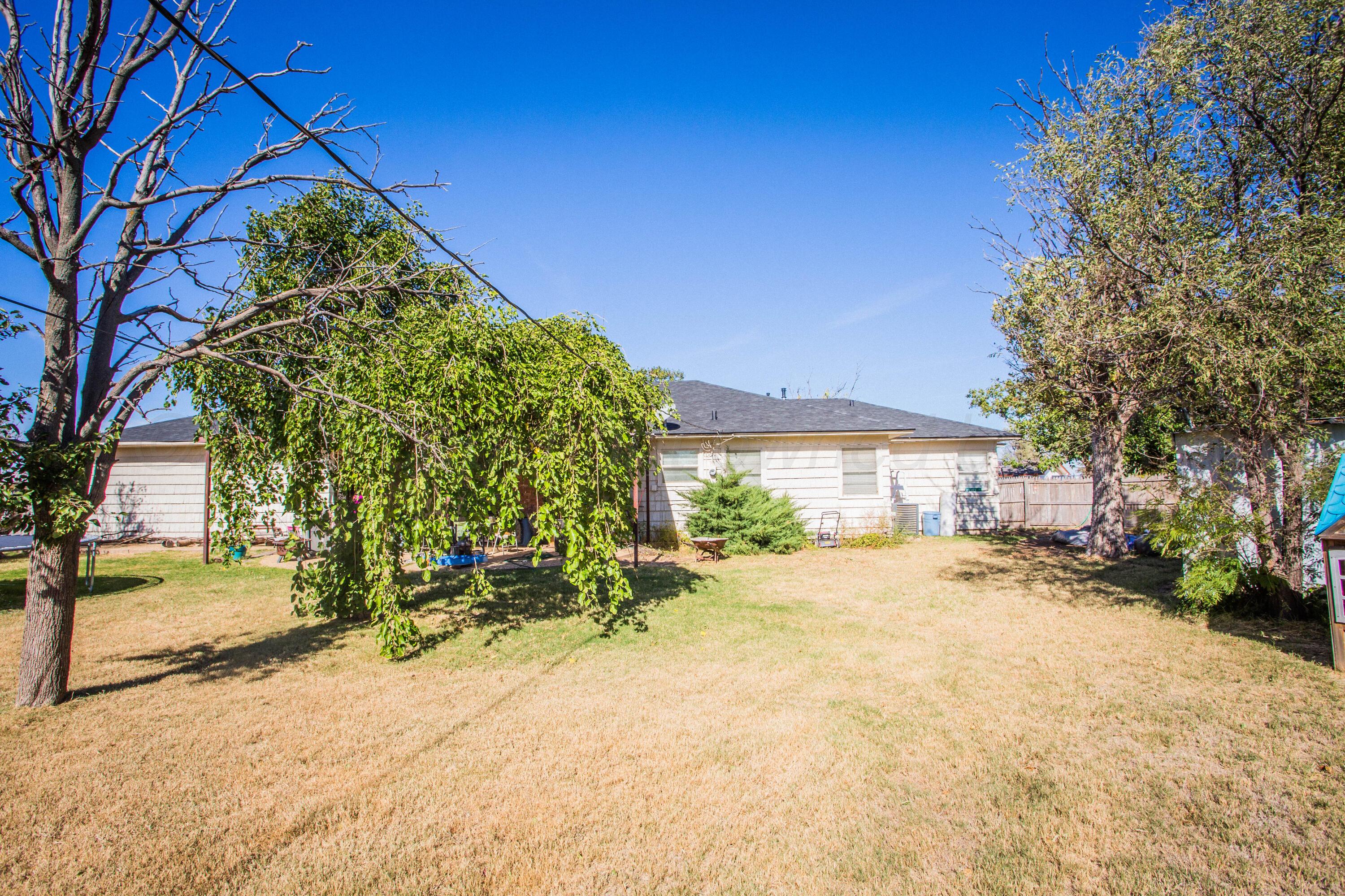 50 Fannin Drive Tulia, TX 79088 - Photo 7 of 40 a view of a backyard of a house