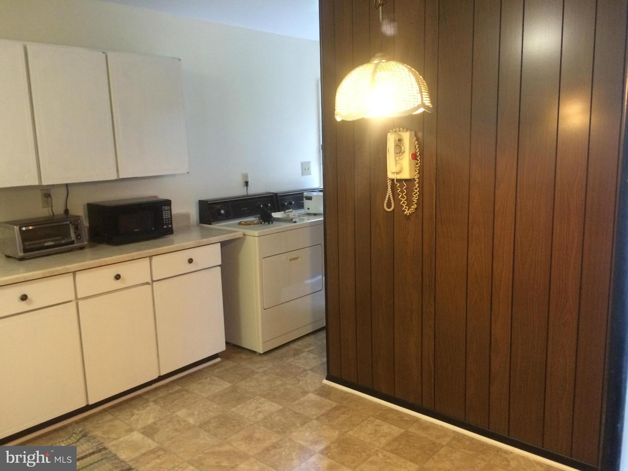 2024 Rolling Rd. Baltimore, MD 21244 - Photo 11 of 30 Kitchen