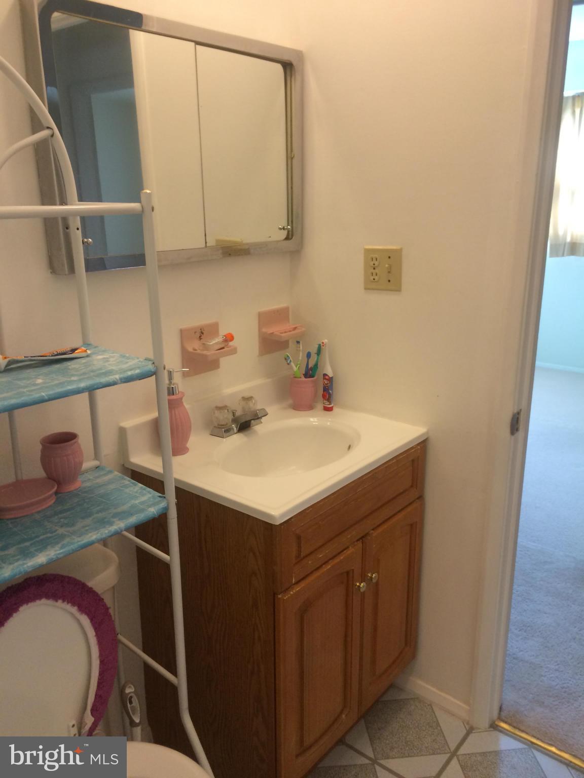 2024 Rolling Rd. Baltimore, MD 21244 - Photo 20 of 30 Bath