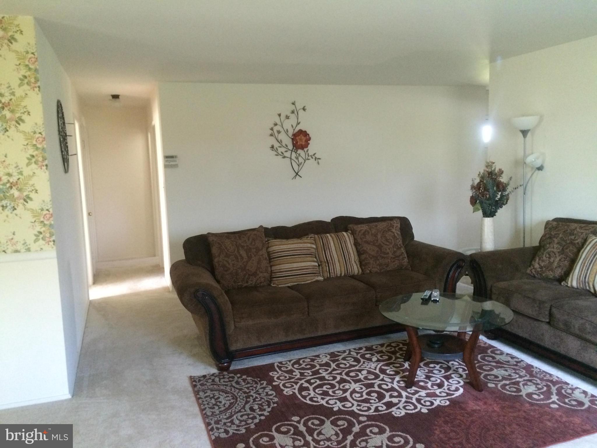 2024 Rolling Rd. Baltimore, MD 21244 - Photo 6 of 30 Living Room