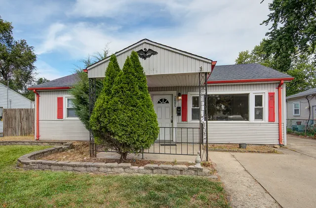 $1,750 | 2005 McDonough Street, Joliet, IL 60436