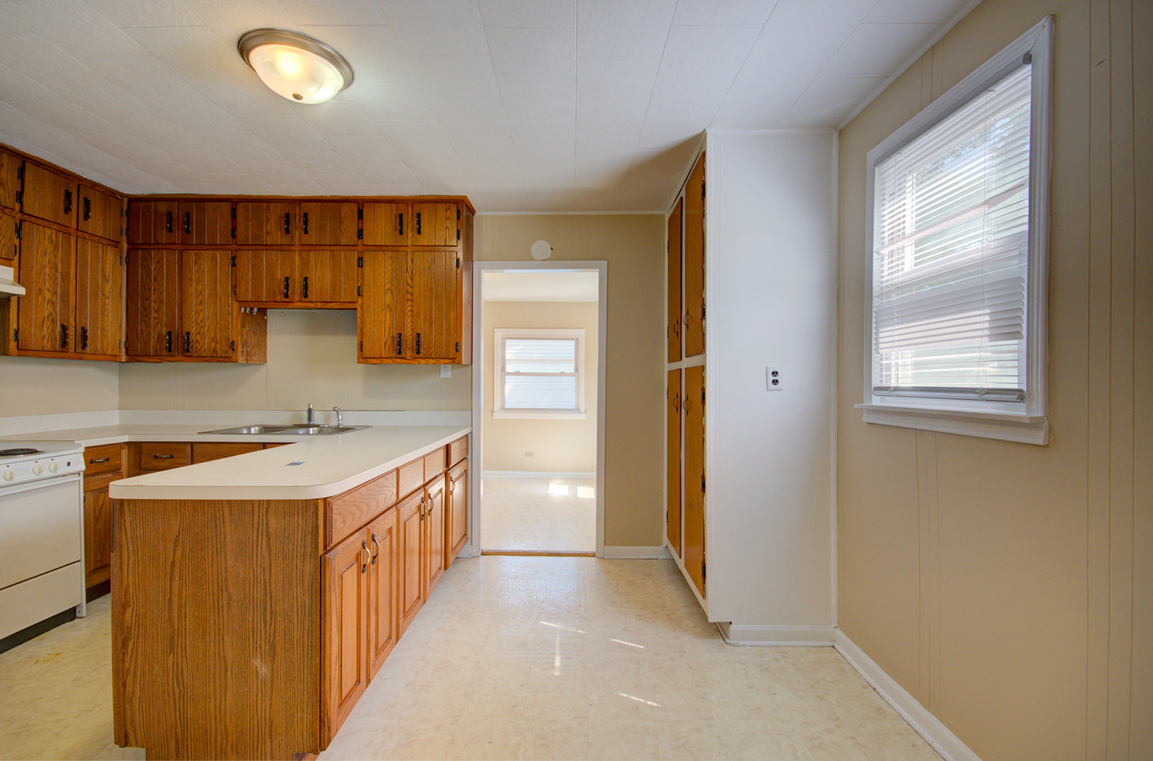 2005 McDonough Street Joliet, IL 60436 - Photo 7 of 21