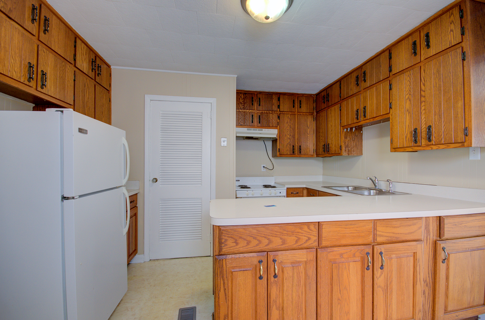 2005 McDonough Street Joliet, IL 60436 - Photo 8 of 21