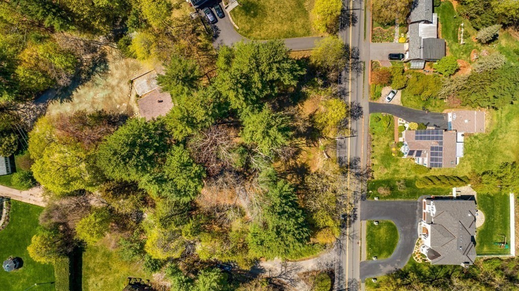 58 Chestnut Street Lynnfield, MA 01940 - Photo 2 of 8 view of a building