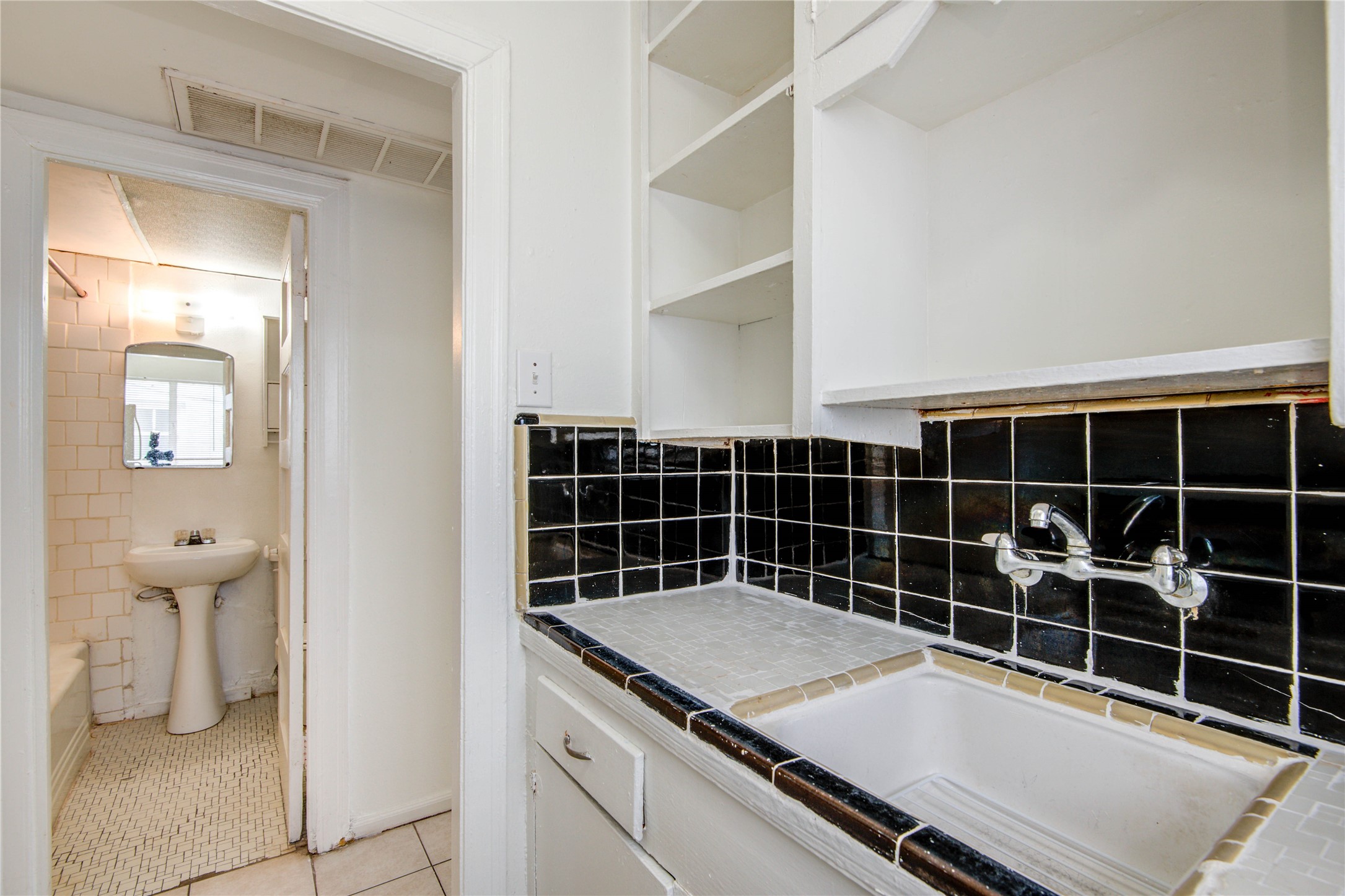 1828 West Main Street, Unit 1 Houston, TX 77098 - Photo 20 of 20 a view of balcony with wooden floor and a potted plant