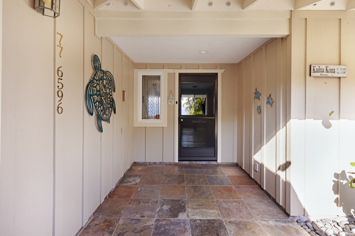 77-6596 Walua Road Kailua-Kona, HI 96740 - Photo 20 of 20 a view of entryway with bathroom