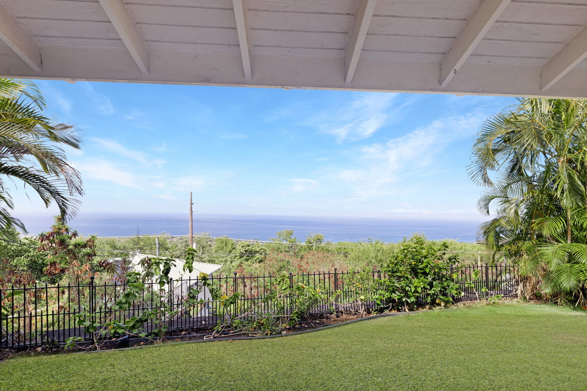 77-6596 Walua Road Kailua-Kona, HI 96740 - Photo 4 of 20 a view of a back yard