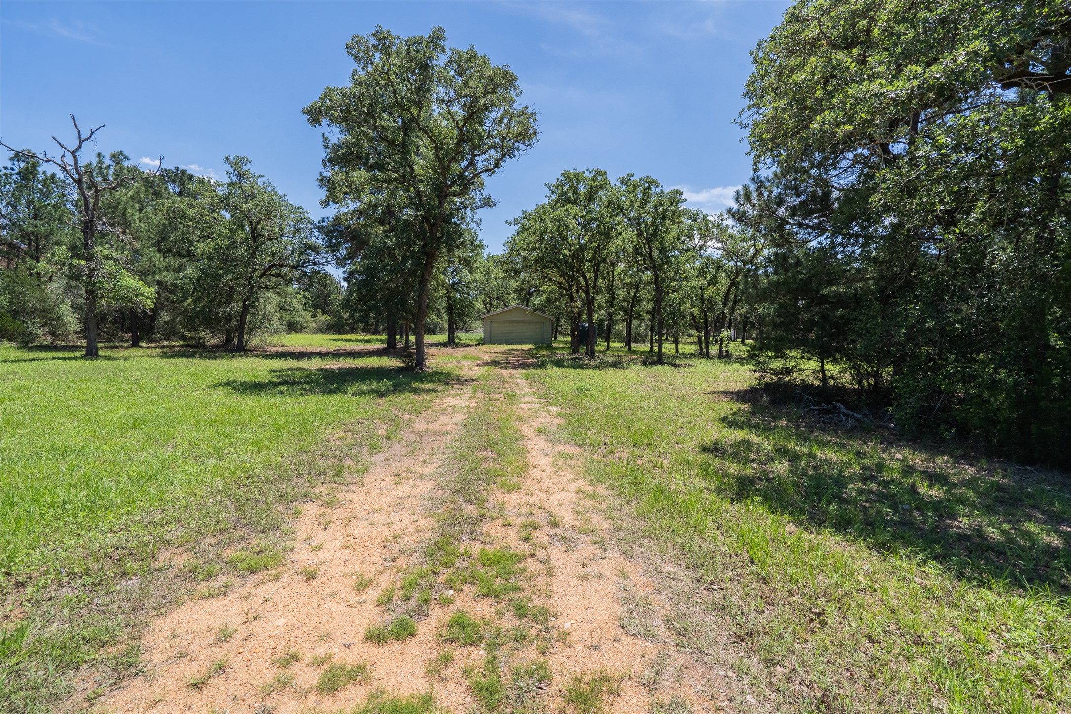 133 Roundup Ridge Smithville, TX 78957 - Photo 3 of 11