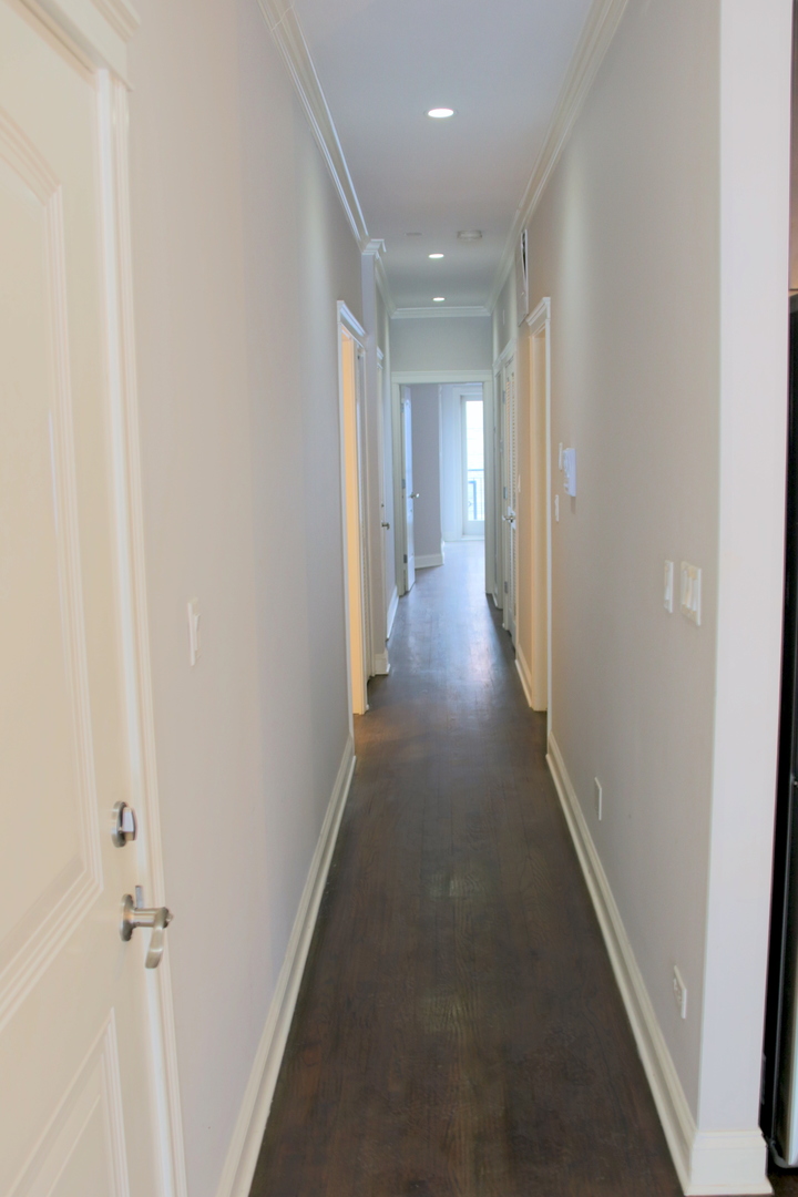 31 North Morgan Street, Unit 2 Chicago, IL 60607 - Photo 7 of 17 a view of a hallway