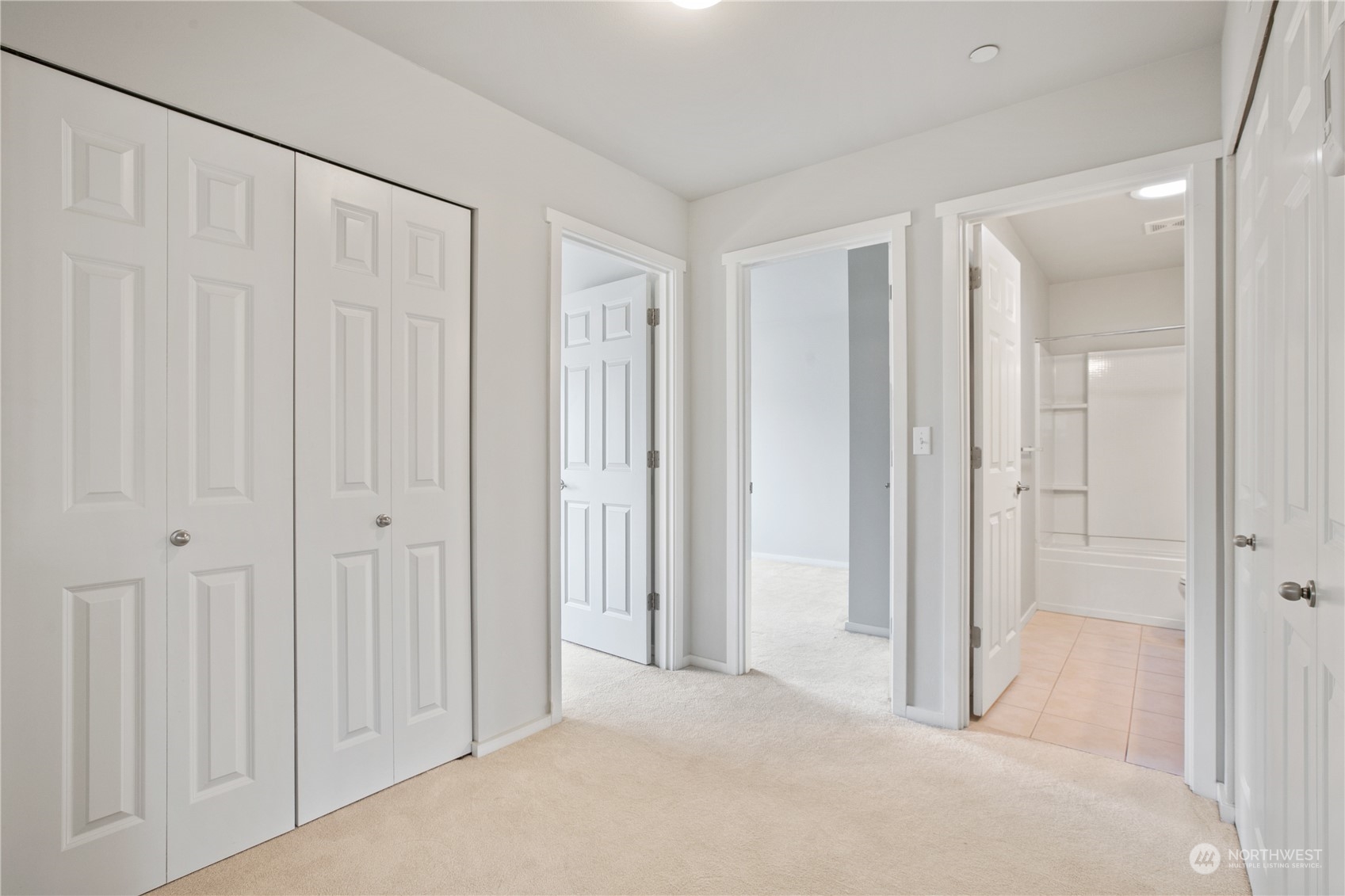 20734 76th Avenue West, Unit D Edmonds, WA 98026 - Photo 15 of 32 a view of a livingroom with an entryway
