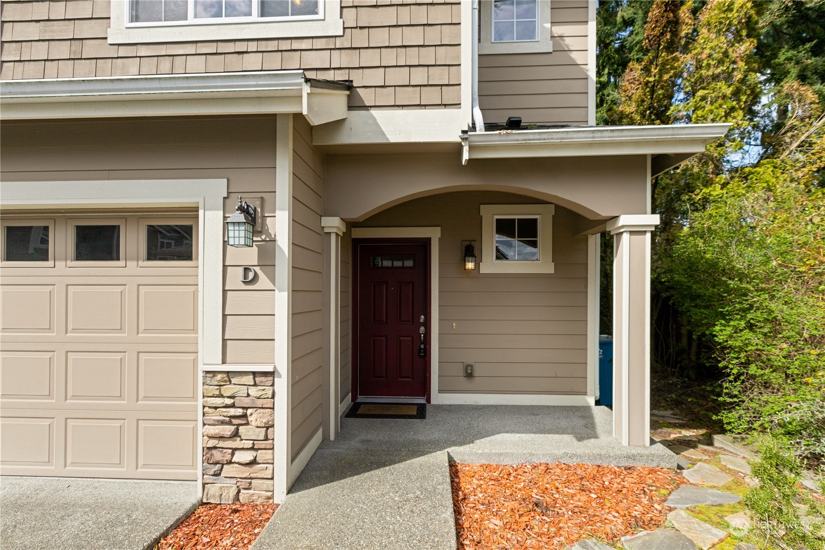 20734 76th Avenue West, Unit D Edmonds, WA 98026 - Photo 2 of 32 a front view of a house