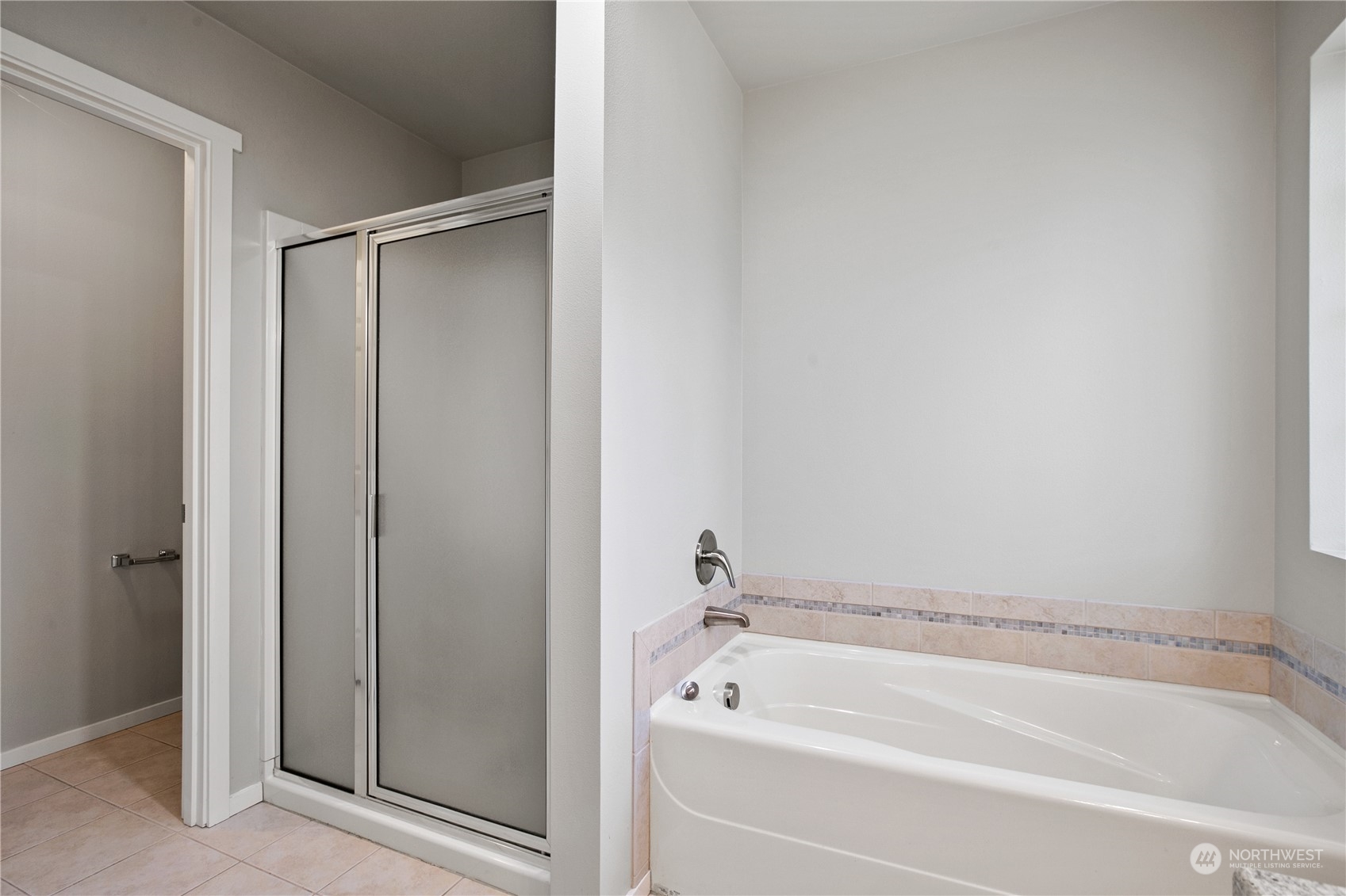 20734 76th Avenue West, Unit D Edmonds, WA 98026 - Photo 22 of 32 a bathroom with a bathtub and a shower
