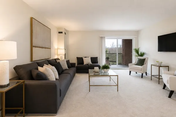 $3,200 | 50-56 Broadlawn Park, Unit 414, Chestnut Hill, MA 02467