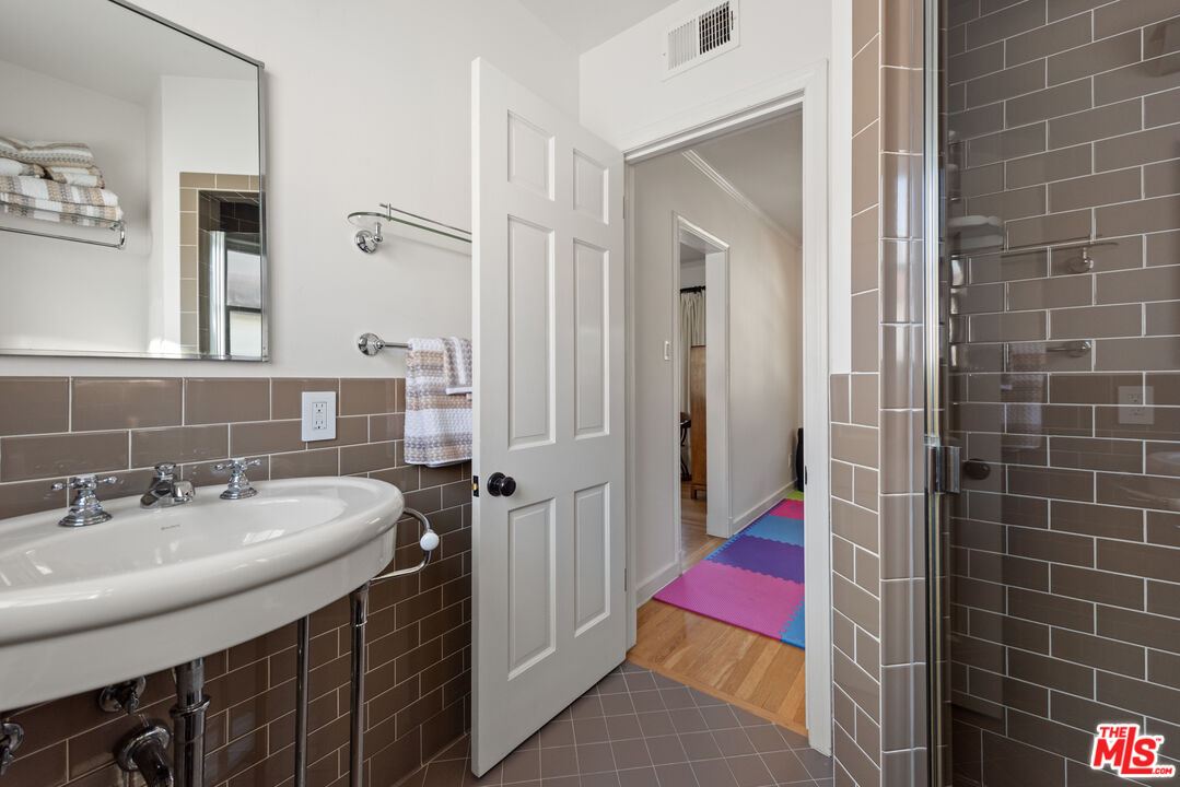 605 Palisades Beach Road Santa Monica, CA 90402 - Photo 33 of 33 a bathroom with a sink and a mirror