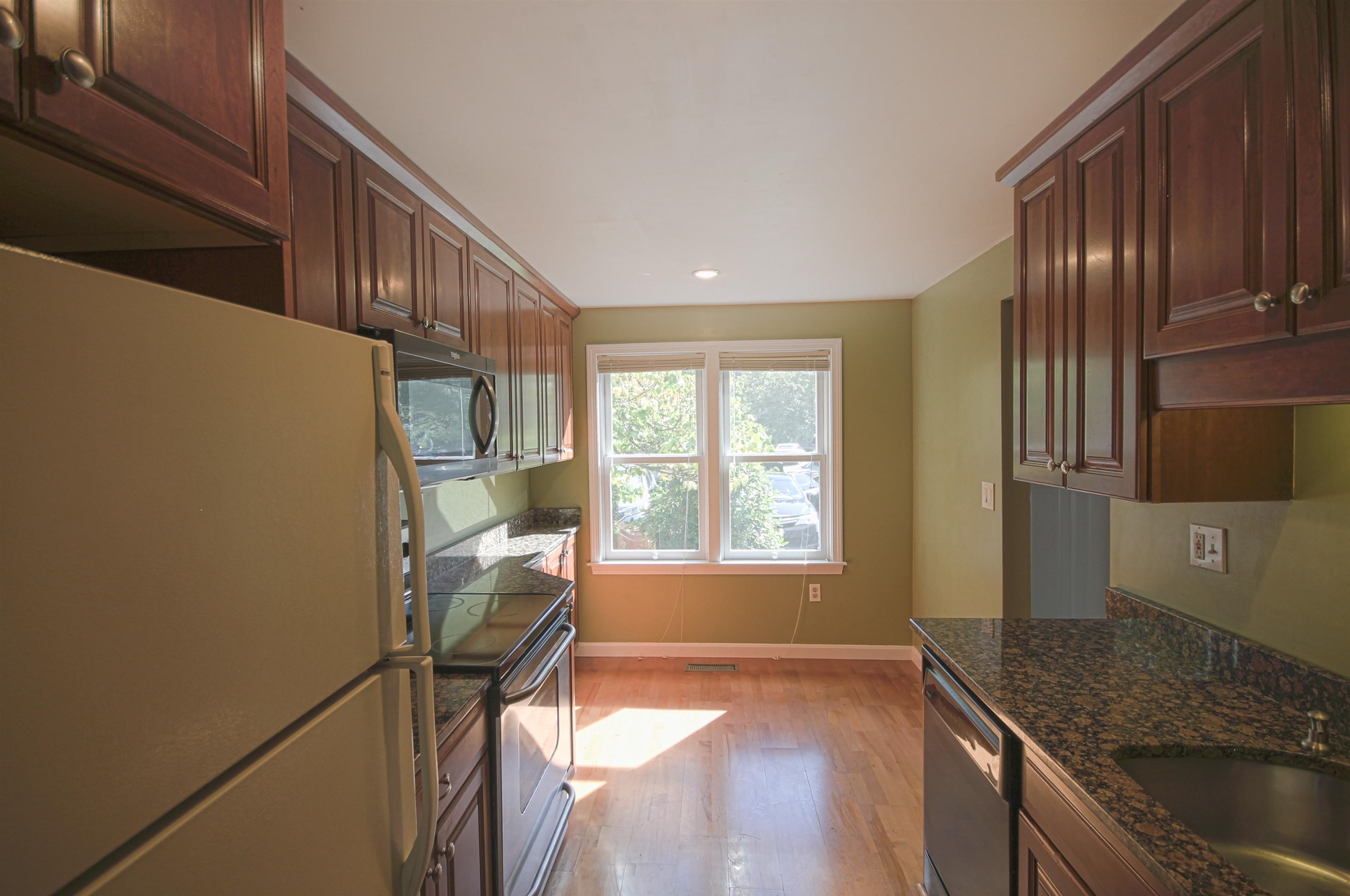 170 Bartemus Trail Nashua, NH 03063 - Photo 8 of 33