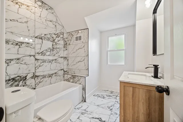 $328,900 | 11304 South Lowe Avenue, Chicago, IL 60628