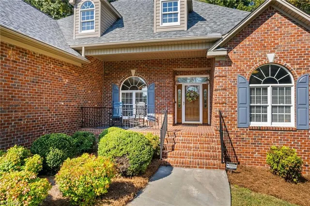 $775,000 | 100 Burkeview Court, Lexington, NC 27295
