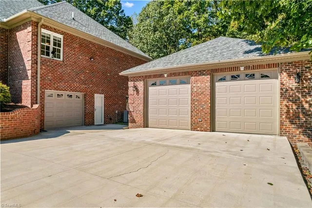 $775,000 | 100 Burkeview Court, Lexington, NC 27295