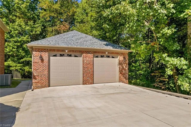 $775,000 | 100 Burkeview Court, Lexington, NC 27295